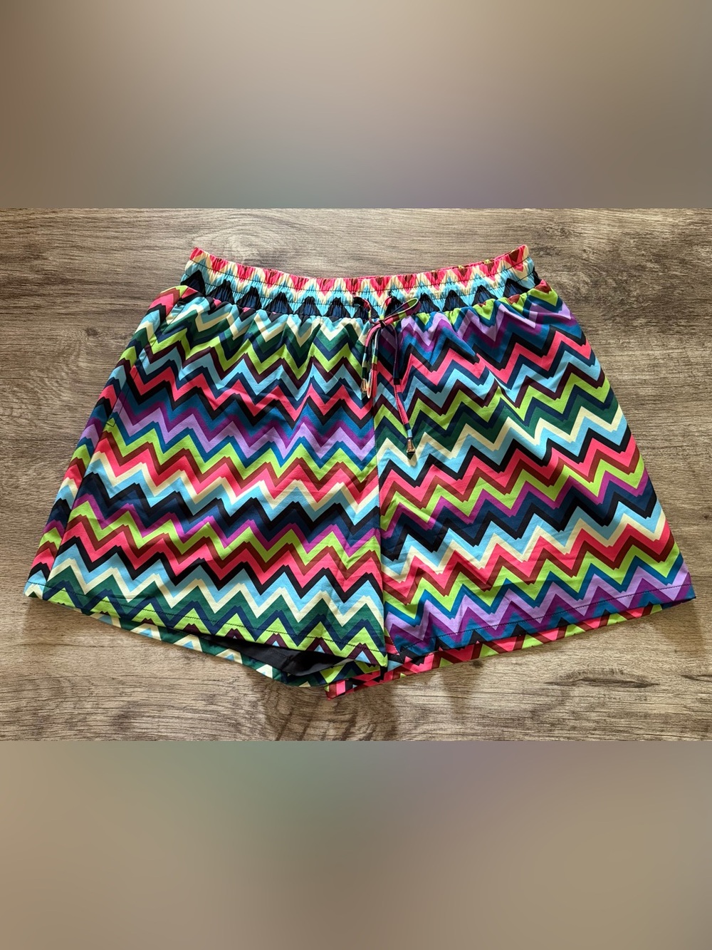 Women's Zigzag Multicolor Elastic-Waist Shorts